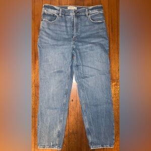 Abercrombie & Fitch The Mom High Rise